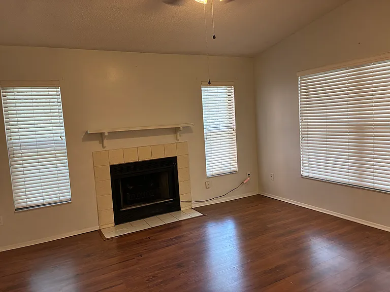 705 Northlake Dr — Photo 11