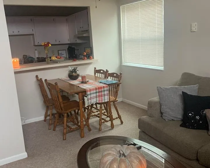 7472 Huntington Dr #6 — Photo 2