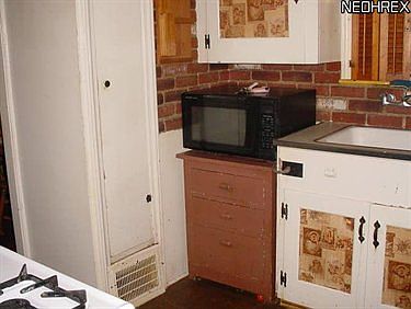 3rd image of 5566 Beechwood Ave
