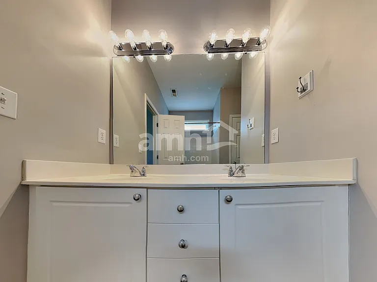 321 Collinsworth Dr — Photo 12
