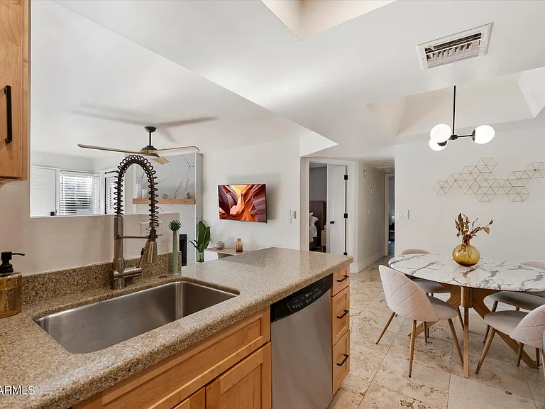 1820 E Morten Ave #117 — Photo 14