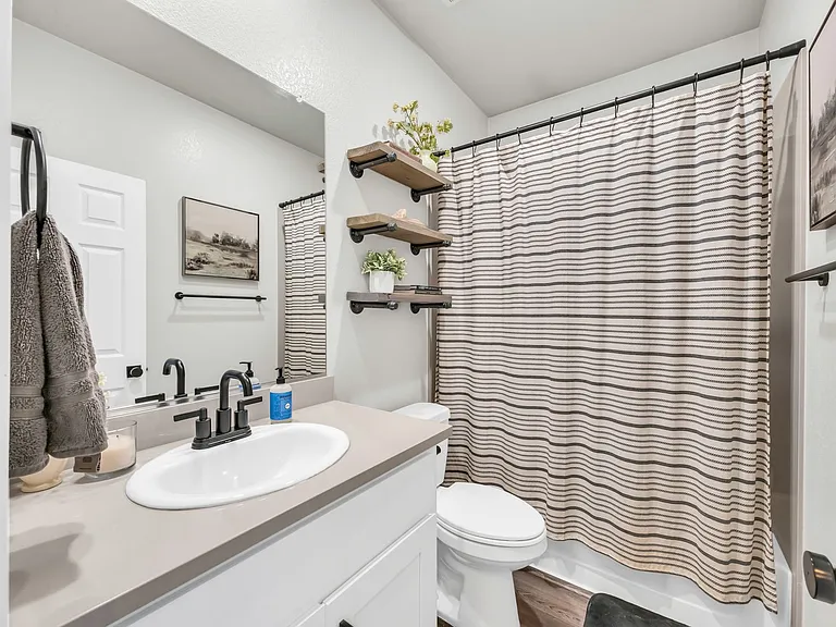 800 Daggerwing Ct — Photo 34