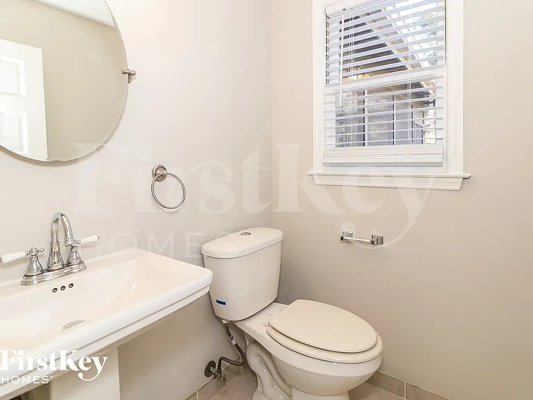 1079 Lakeview Rd — Photo 13