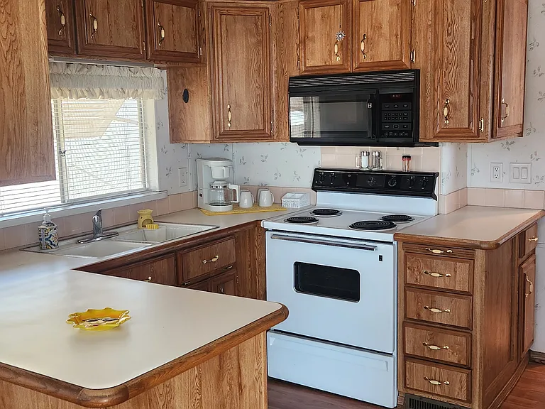 13260 E 50th Dr — Photo 2