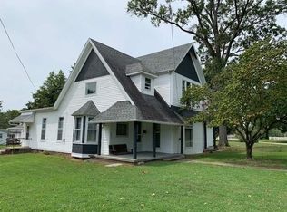 610 W Oak St, Oakland City, IN 47660