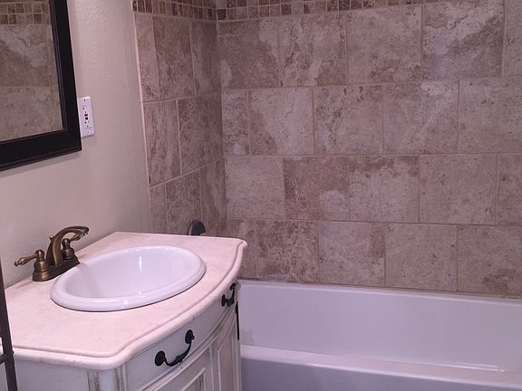 3rd image of 1805 E Lincoln Ln