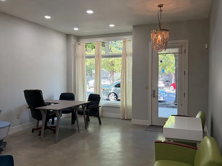 2907 35th St #9 — Photo 5