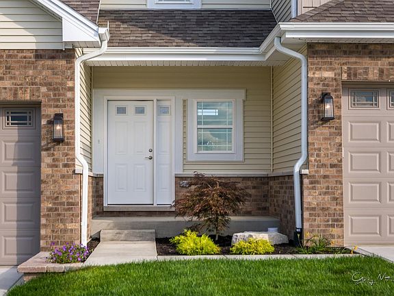 3rd image of 5555 Victoria Pl