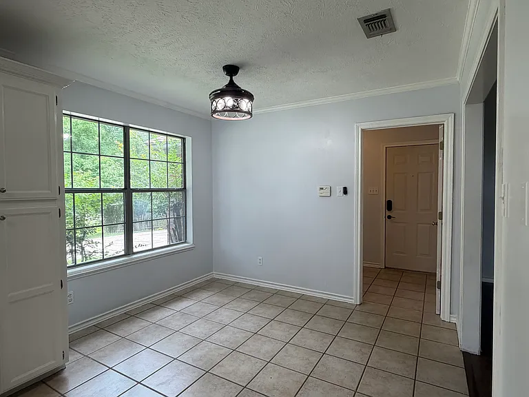 204 Rock Ridge Cir — Photo 4