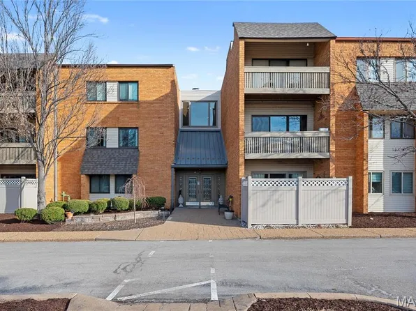 950 E Rue De La Banque 110, Creve Coeur, MO 63141