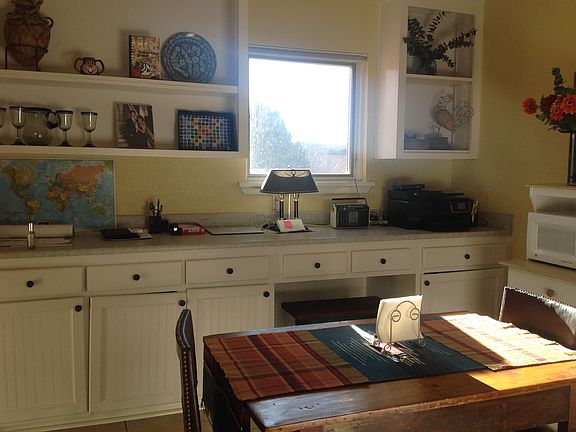 Eat-in kitchen