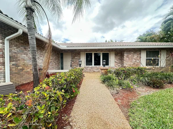 9135 NW 3rd Ct, Pompano Beach, FL 33071