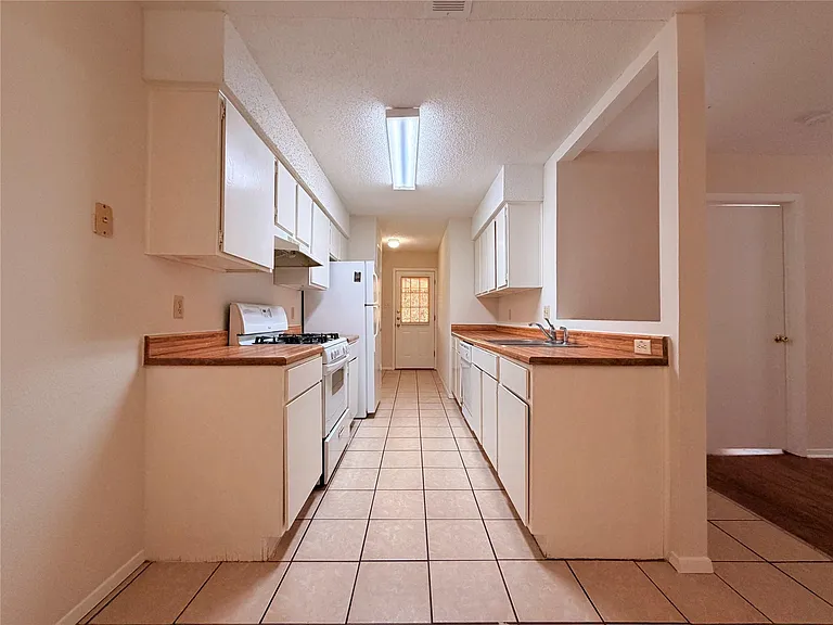 2301 Whitlow Cv — Photo 11