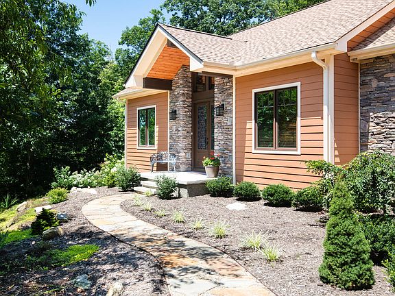 3rd image of 80 Ivywood Ln