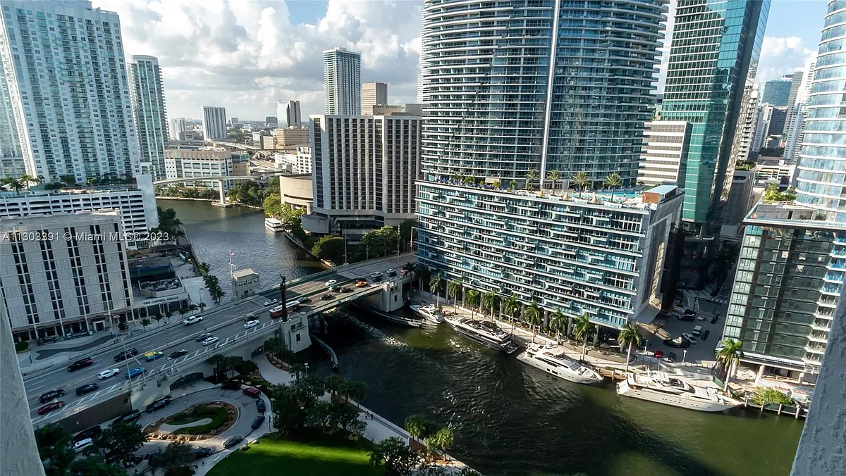 Building Photo - 475 Brickell Ave #804