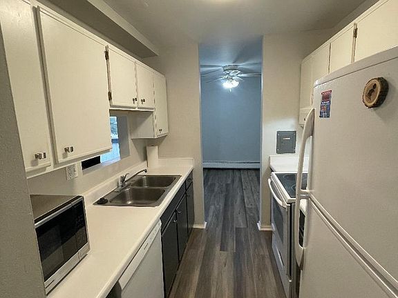 3rd image of 1810 Hemlock Pl APT 310