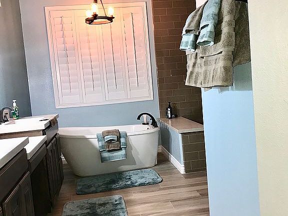 Master bathroom 