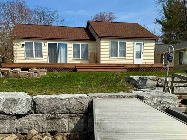 2775 Lakeshore Dr, Gladwin, MI 48624