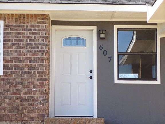 3rd image of 607 Seminole Dr