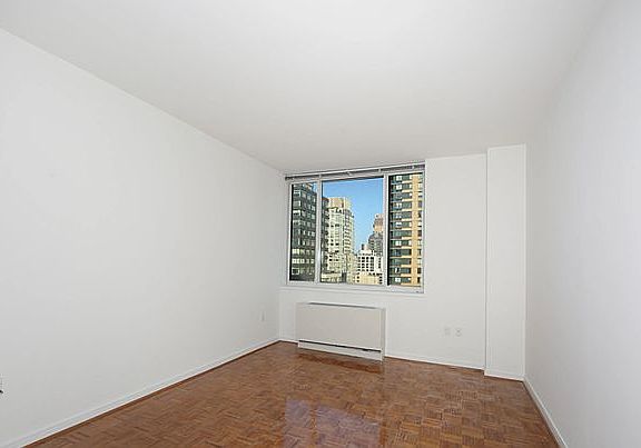 4th image of 33 W End Ave APT 18b