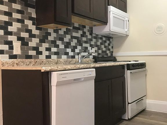 3rd image of 12039 Edgewater Dr Floor 1