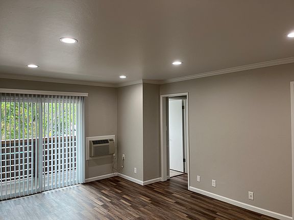 4th image of 560 Lincoln St APT 17