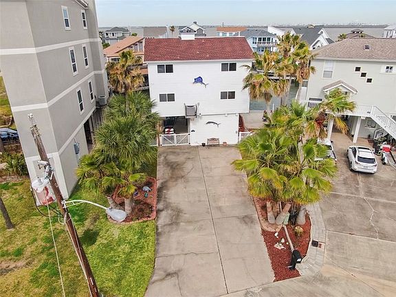 2nd image of 1850 Tiki Dr