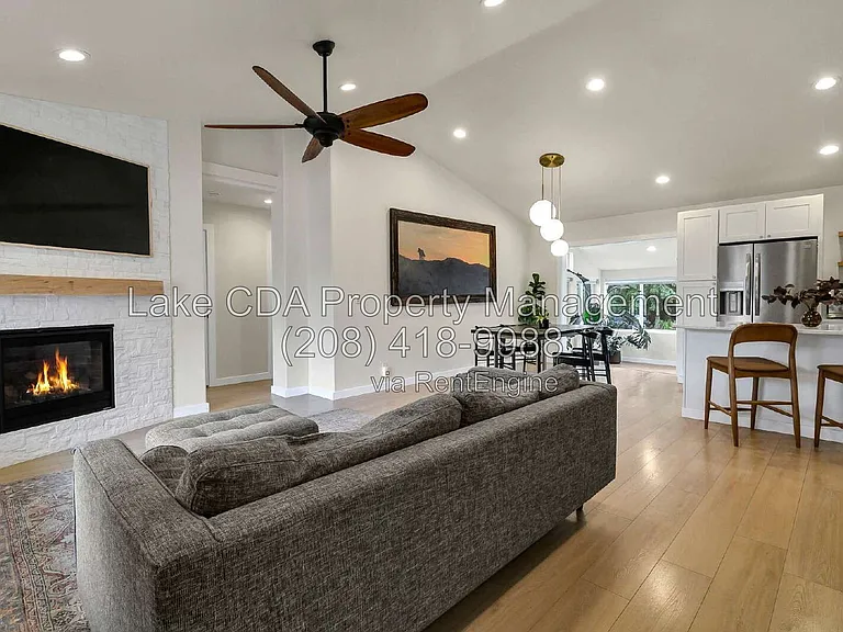 2082 E Greenleaf Ln — Photo 6