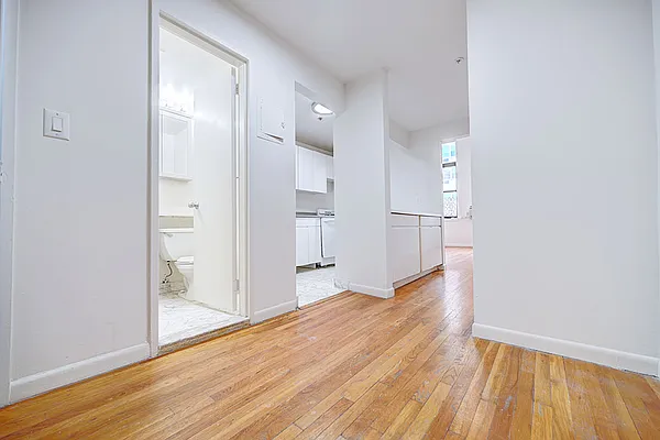 Rented by Urbane Brokerage | media 9