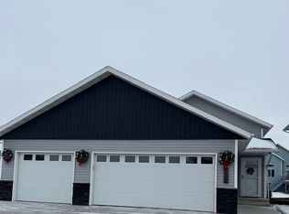 7285 28th St S, Fargo, ND