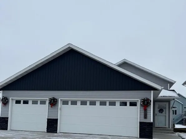 7285 28th St S, Fargo, ND 58104