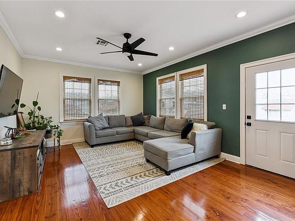 5th image of 30 W Chalmette Cir