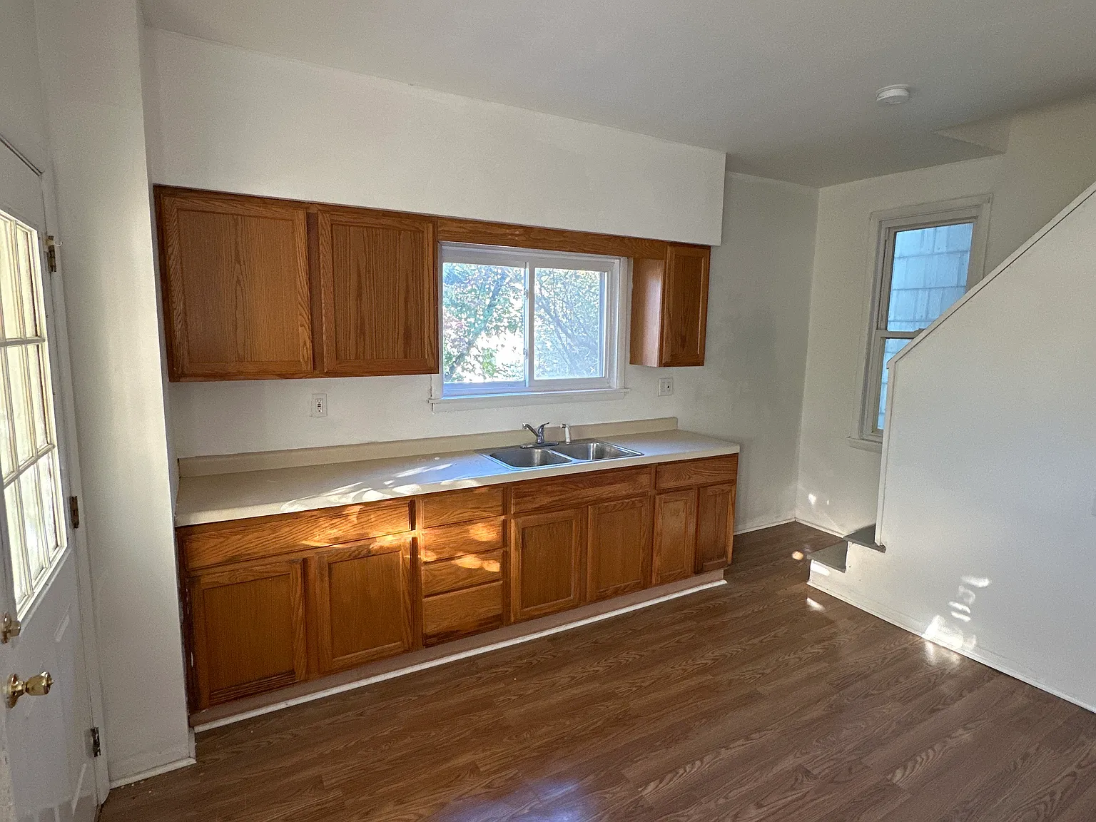 709 Fairview Ave — Photo 3
