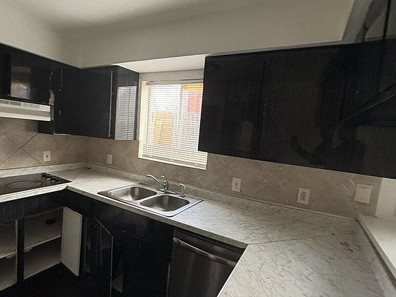 4th image of 1403 blalock #5