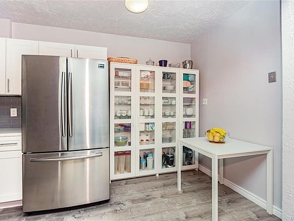 2nd image of 38 Laurel Pl APT 2L