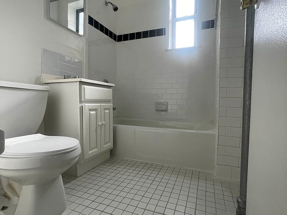 2nd image of 2100 Beekman Pl APT 3