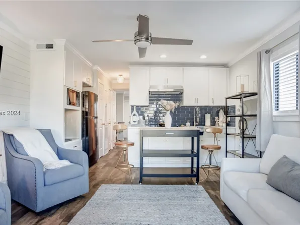 40 Folly Field Rd APT A1, Hilton Head Island, SC 29928