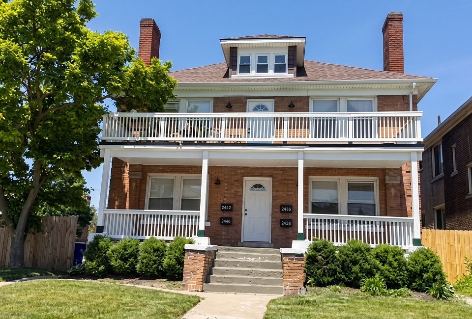 View of property from the street - Unit 2440 is bottom left - premium for being downstairs, and on the garden-facing (west) side of building.
 Entire property fully rehabbed early 2025 - new appliances, new furnace/AC.