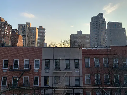 Rented by PocketBroker Inc | media 2