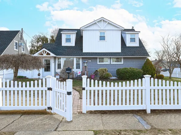 7 Starling Lane, Levittown, NY 11756