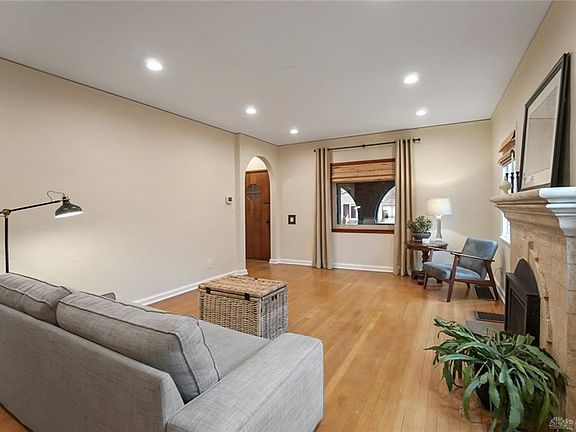 5th image of 133 Oak Knoll Dr
