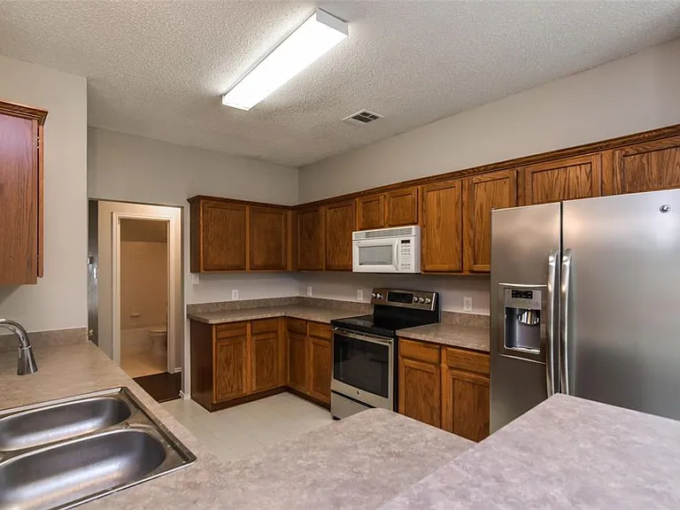 2404 Glenhaven Dr — Photo 10