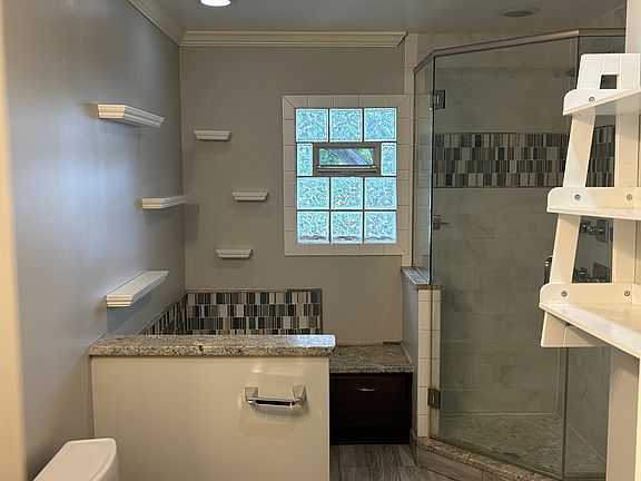 3rd image of 3725 Ventura Cir