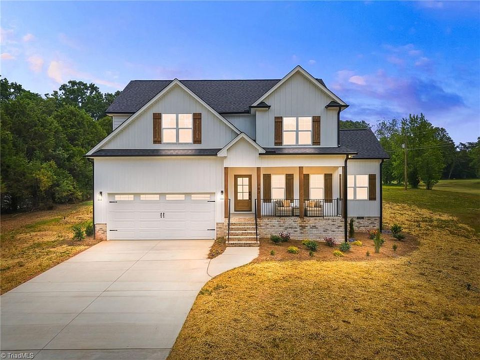 1st image of 303 Country Club Dr
