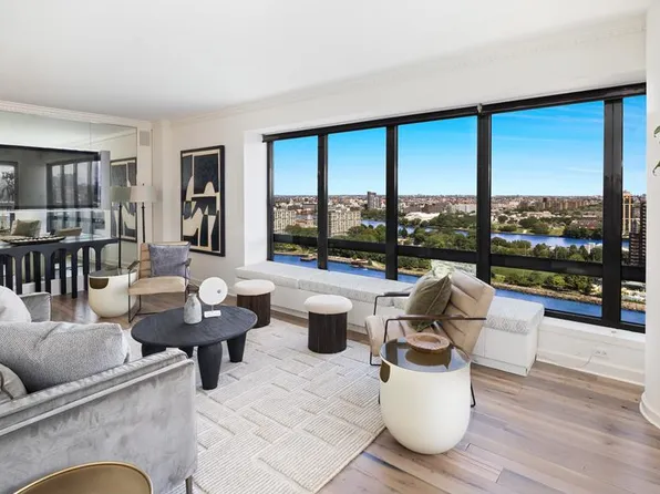 530 East 76th Street image 3 of 20