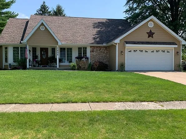 1424 Krishire Dr, Charleston, IL 61920