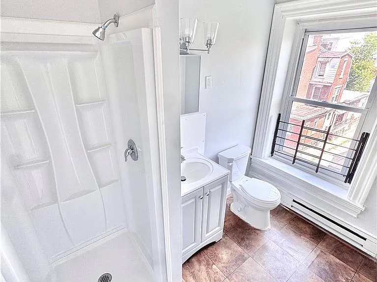 122 N 8th St #C — Photo 7