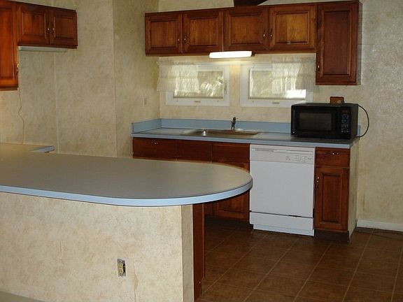 Open floor plan with cathdral ceiling 