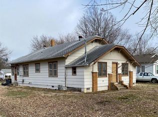 209 5th St, Oswego, KS 67356