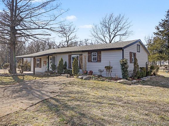 2nd image of 745 N 260th Rd